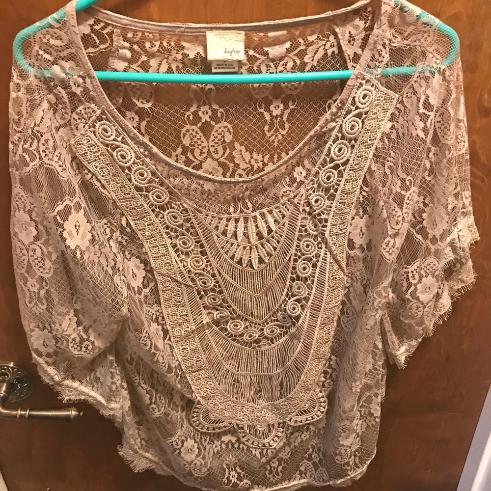 Buckle gold lace poncho